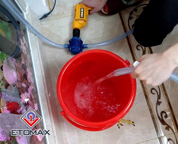 Đầu chuyển máy khoan thành máy bơm nước