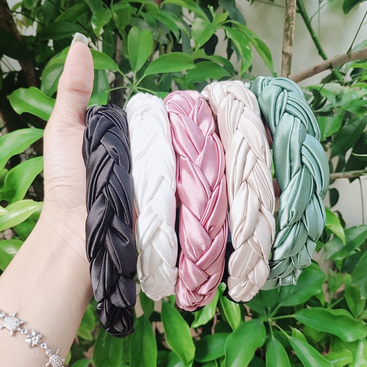 Bờm Mấn Satin Bản Rộng Tết Bím