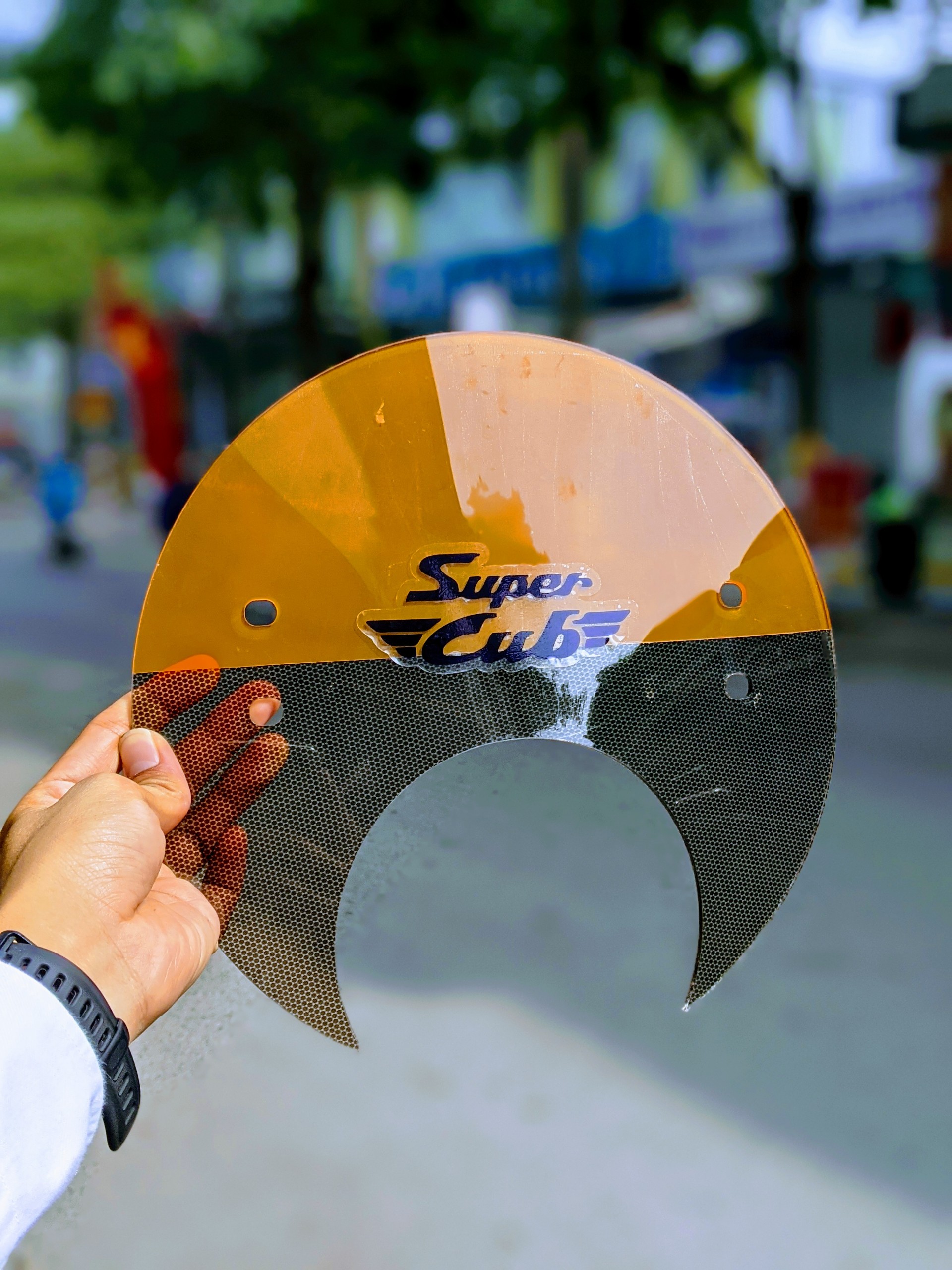 Kính chắn gió xe cub đèn tròn Moony