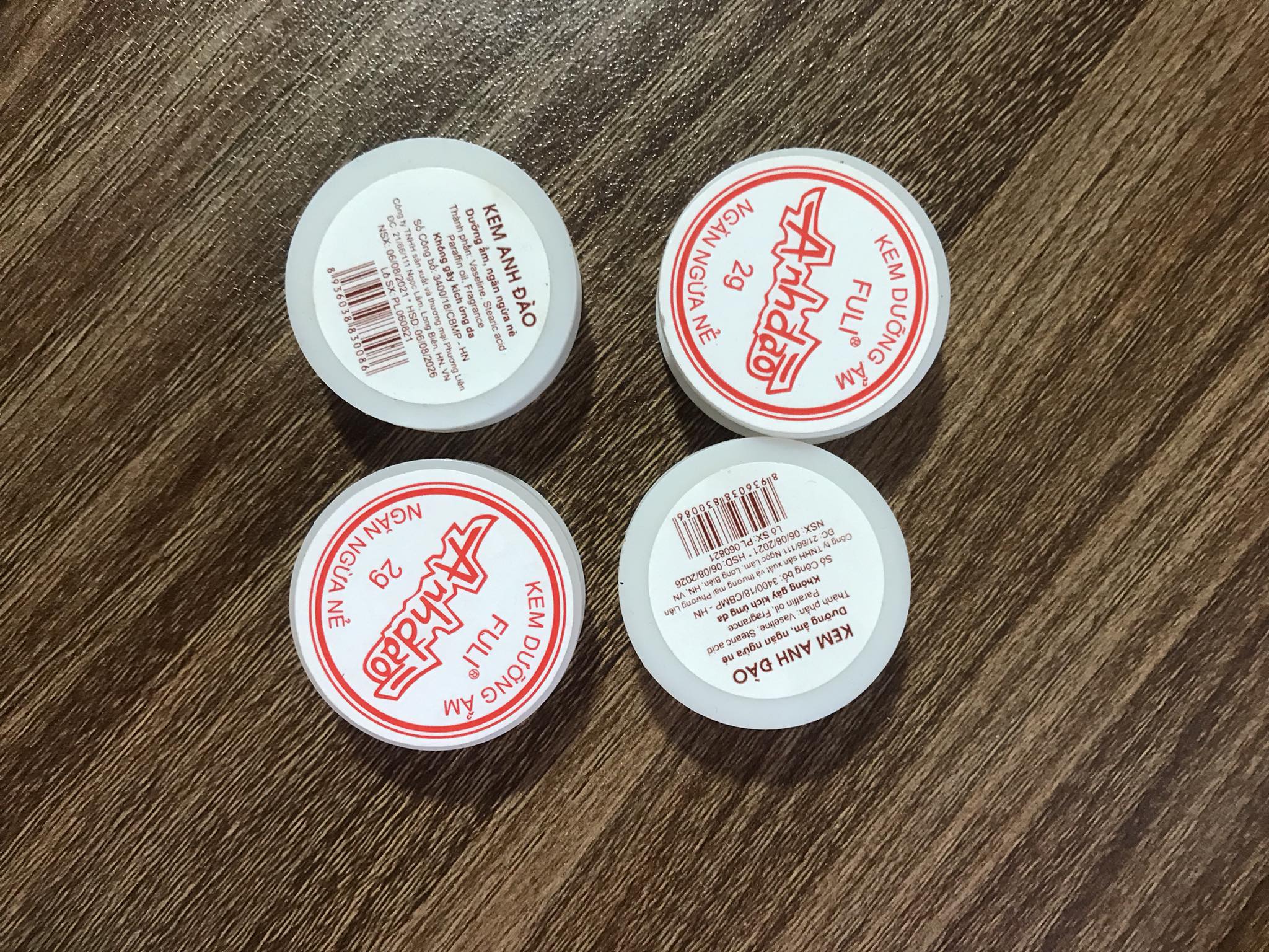 Kem Nẻ Dưỡng Ẩm Anh Đào  2G