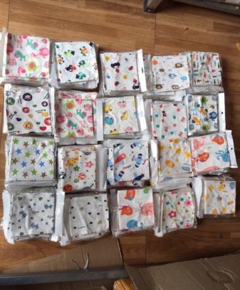 5 yếm cotton quàng cổ cài nút cho bé