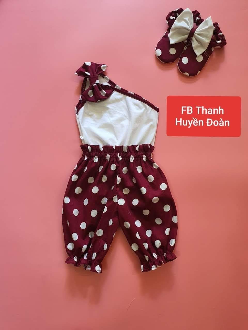 Đồ bộ bé gái lệch vai họa tiết chấm bi