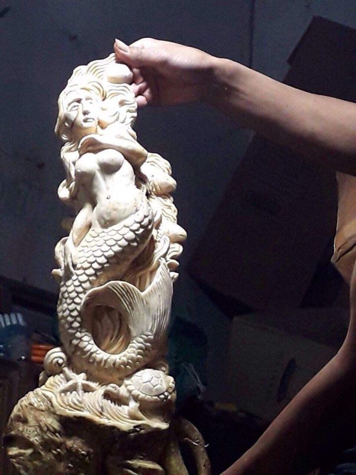 Rể đinh lăng điêu khắc - Hình nàng tiên cá ( bình 7l chưa rựu)