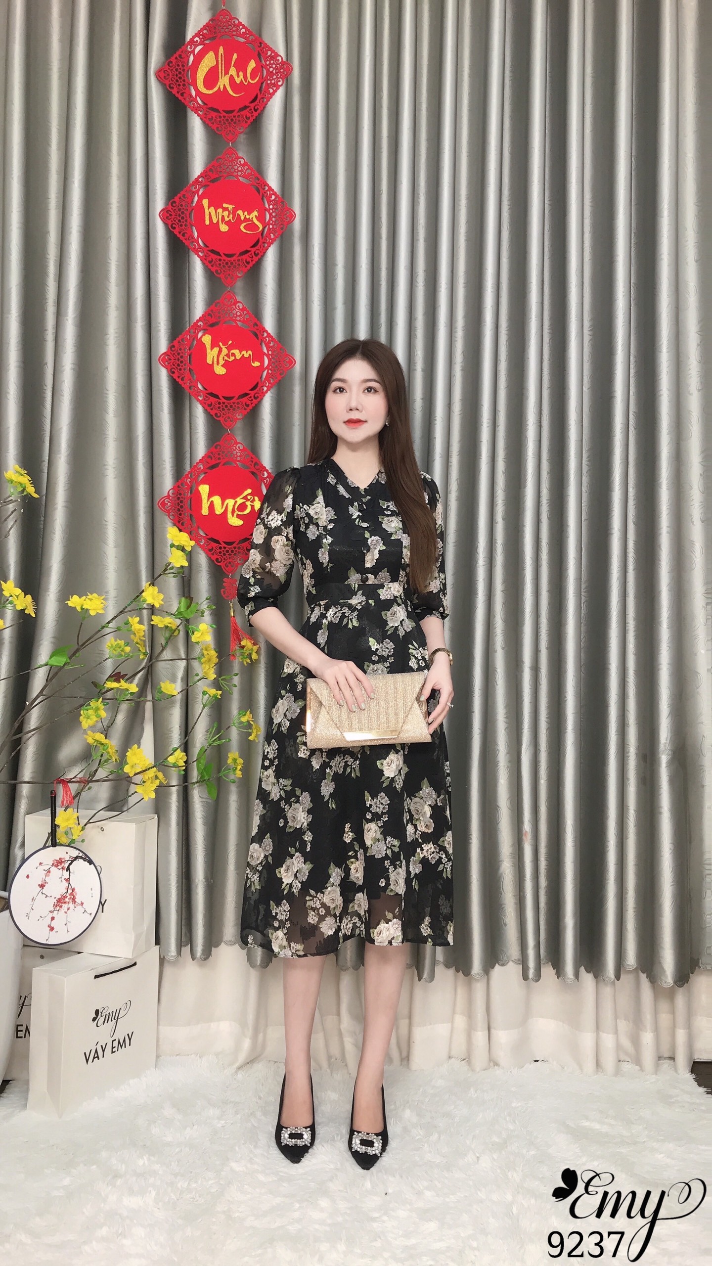 Đầm EMY EM9237 Xoè Đen Hoa Cổ V