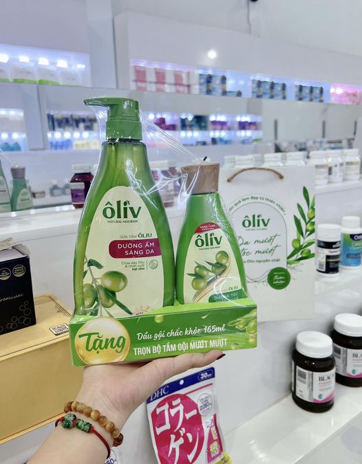 Sữa tắm ôliv dưỡng ẩm sáng da 650ml có tặng kèm chai nhỏ 165ml