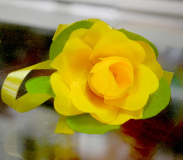 [HCM]Bông hồng cài áo mùa Vu lan-100 bông-có kim băng để cài