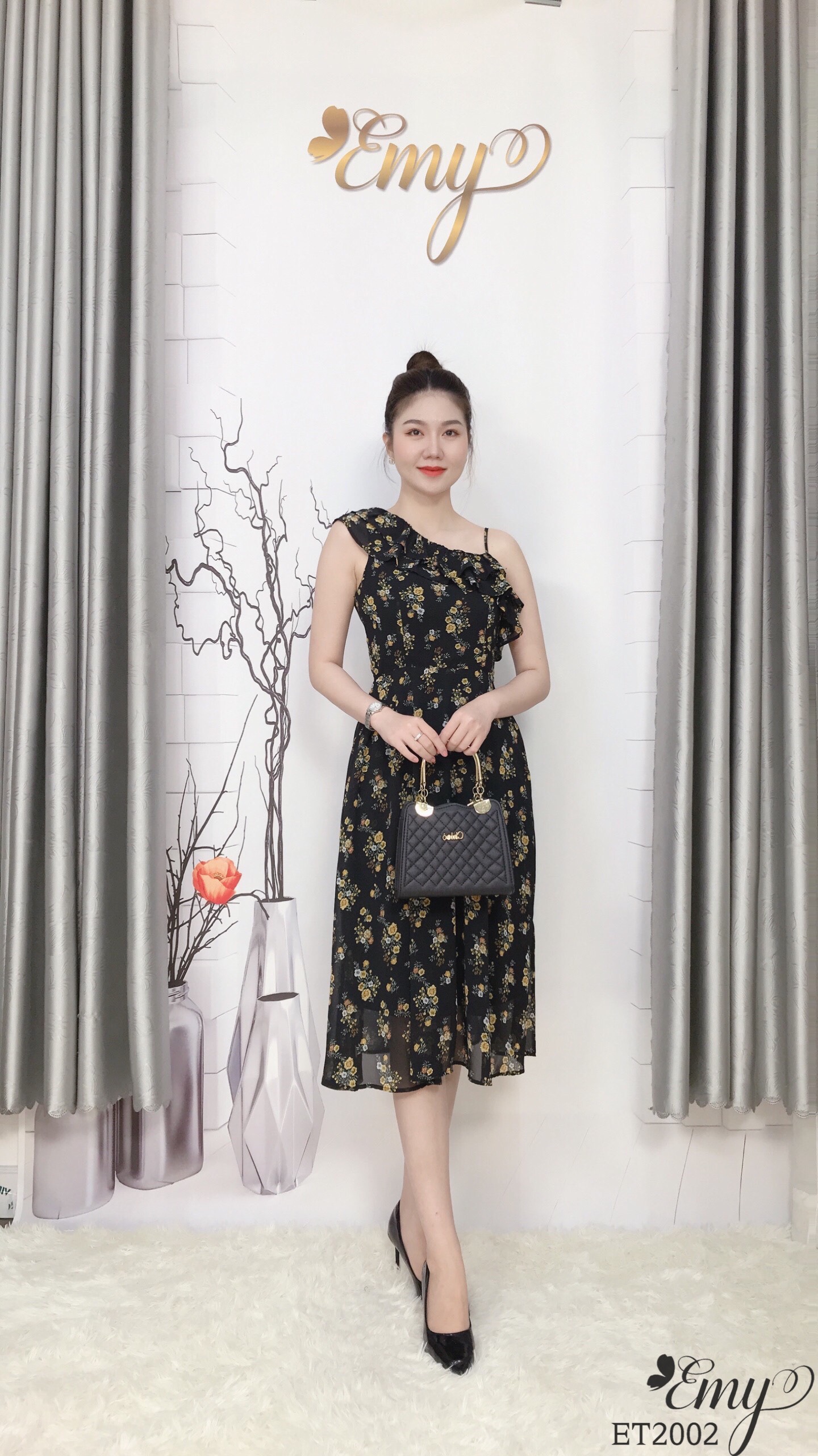 Đầm  EMY ET2002 Xoè Cổ Bèo Lệch