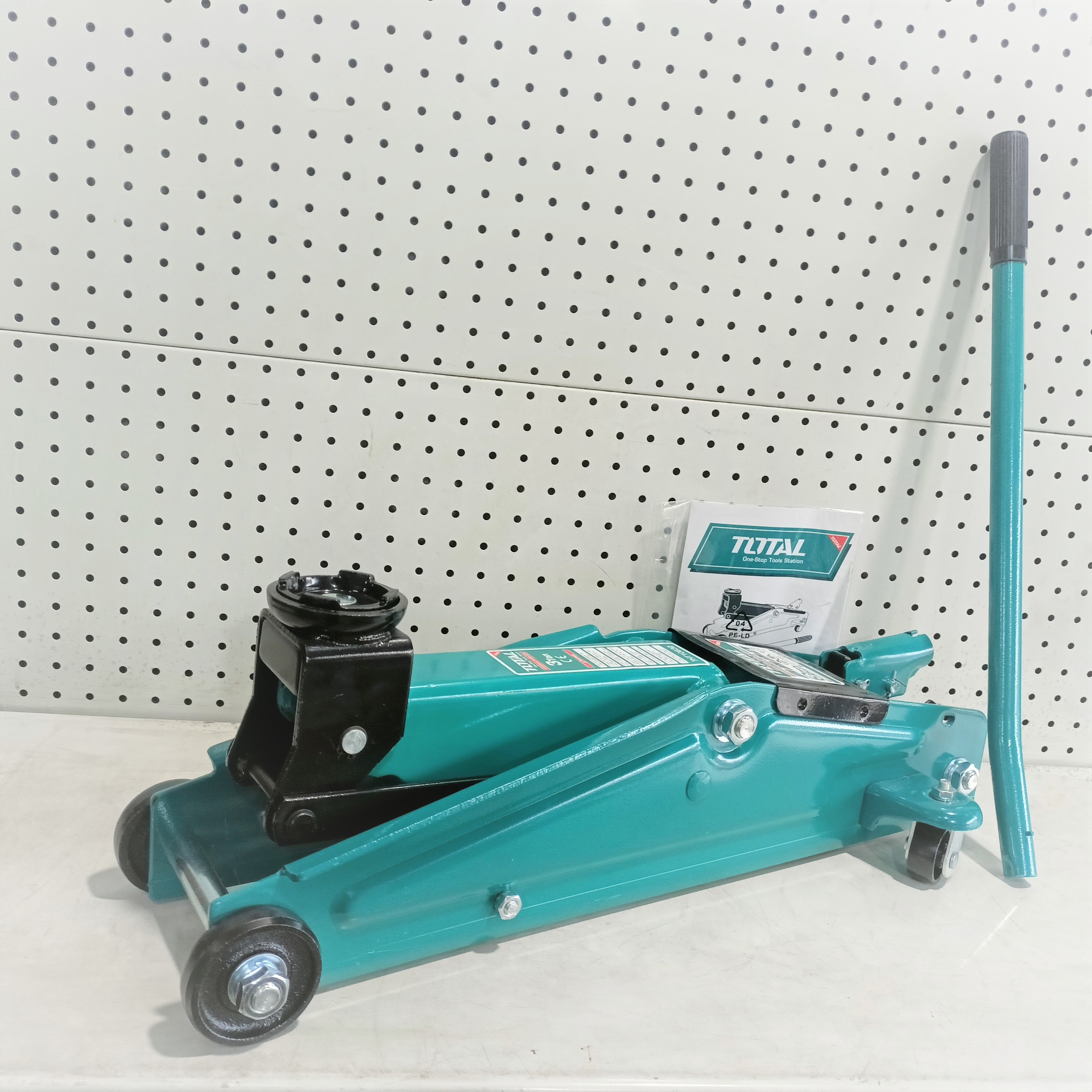 Con đội cá sấu 3 tấn TOTAL - THT10832 chính hãng