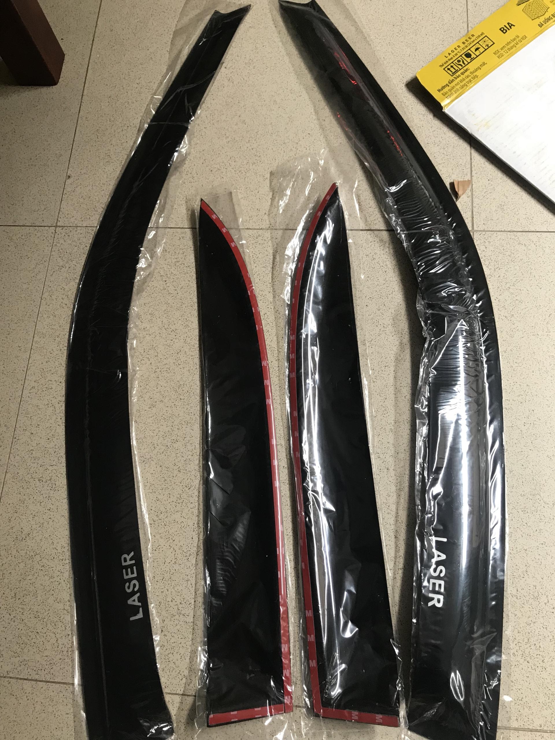 Bộ vè mưa đen xe Ford laser, Mazda 323