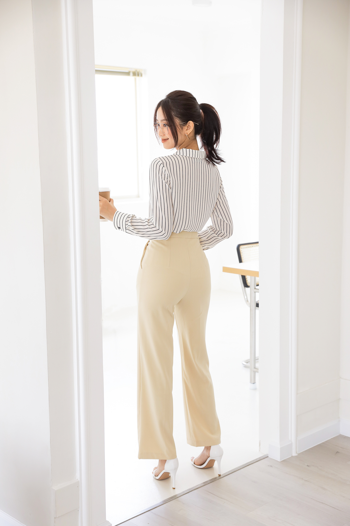 Áo Sơ Mi Nữ Cổ Vest GILLEE Tay Dài Lụa Sọc Thanh Lịch