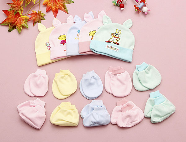 Combo 15 món gồm  5 nón  5 đôi bao tay 5 đôi bao chân cho bé dưới 6 tháng