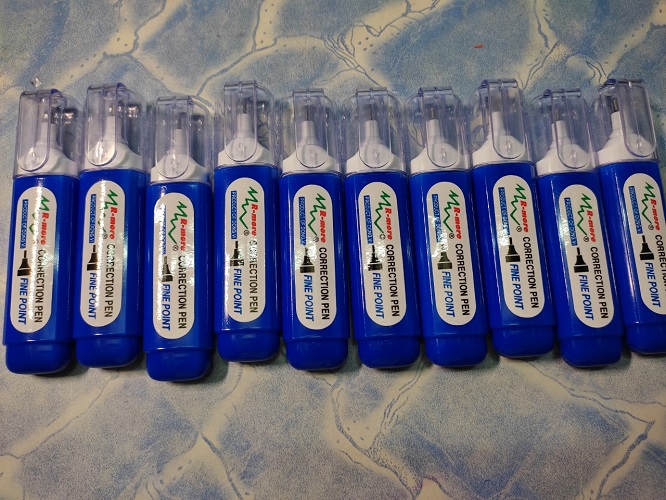 Bút xóa hiệu r-more. correction pen. vi tính quốc duy