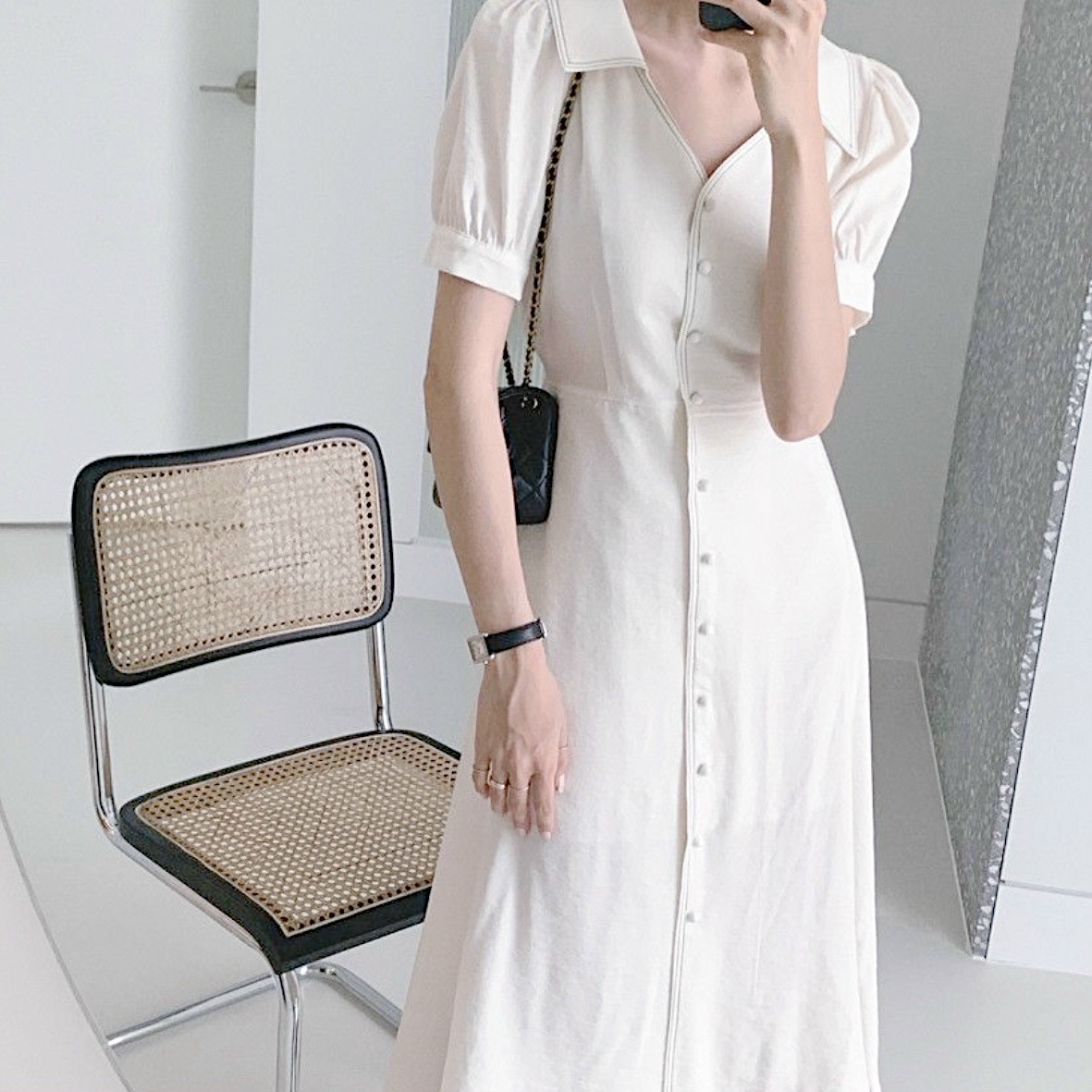 Đầm sơ mi trắng viền chỉ đen