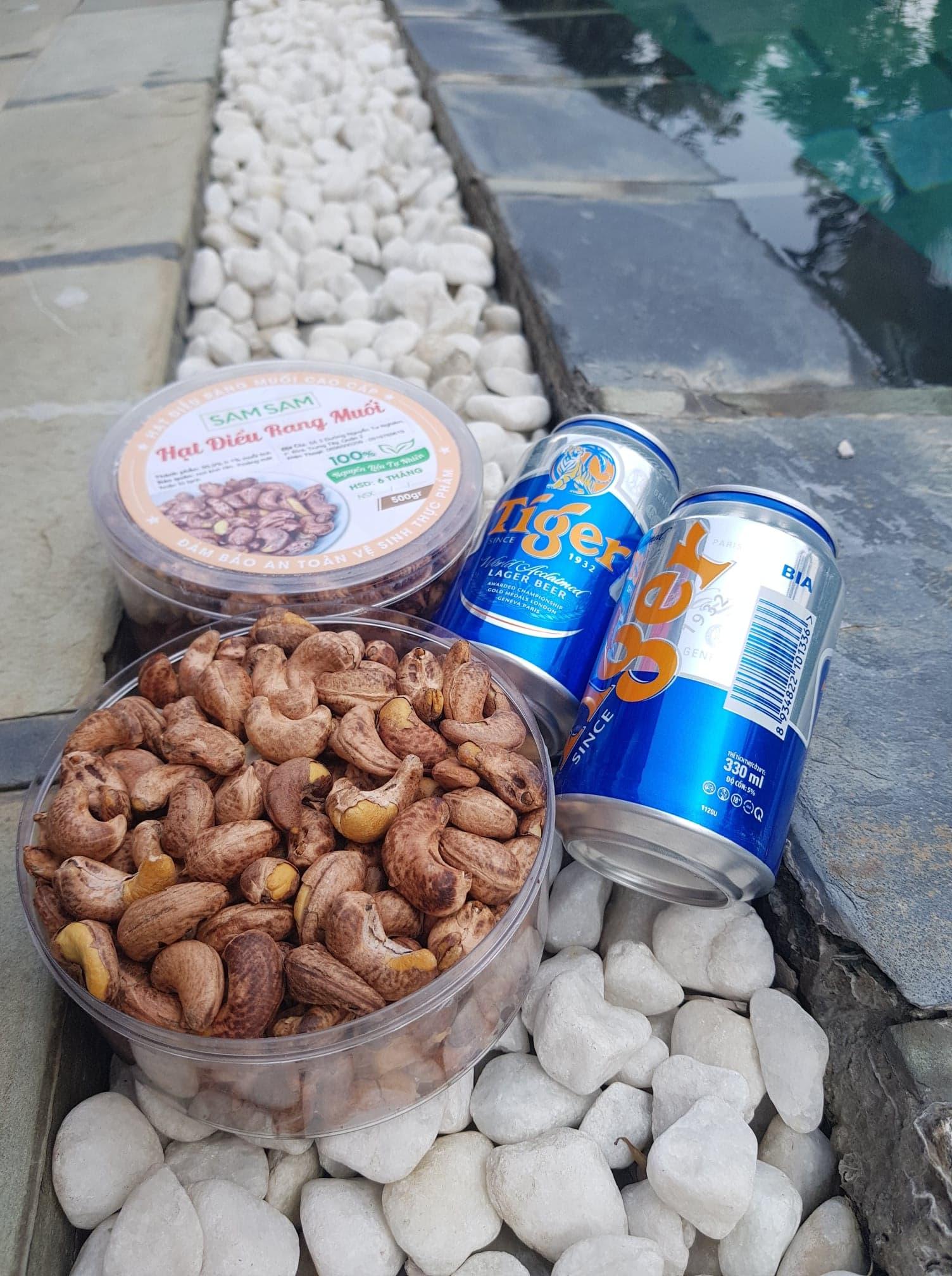 HẠT ĐIỀU RANG MUỐI VỎ LỤA SAM SAM( HỘP 500 GRAM)