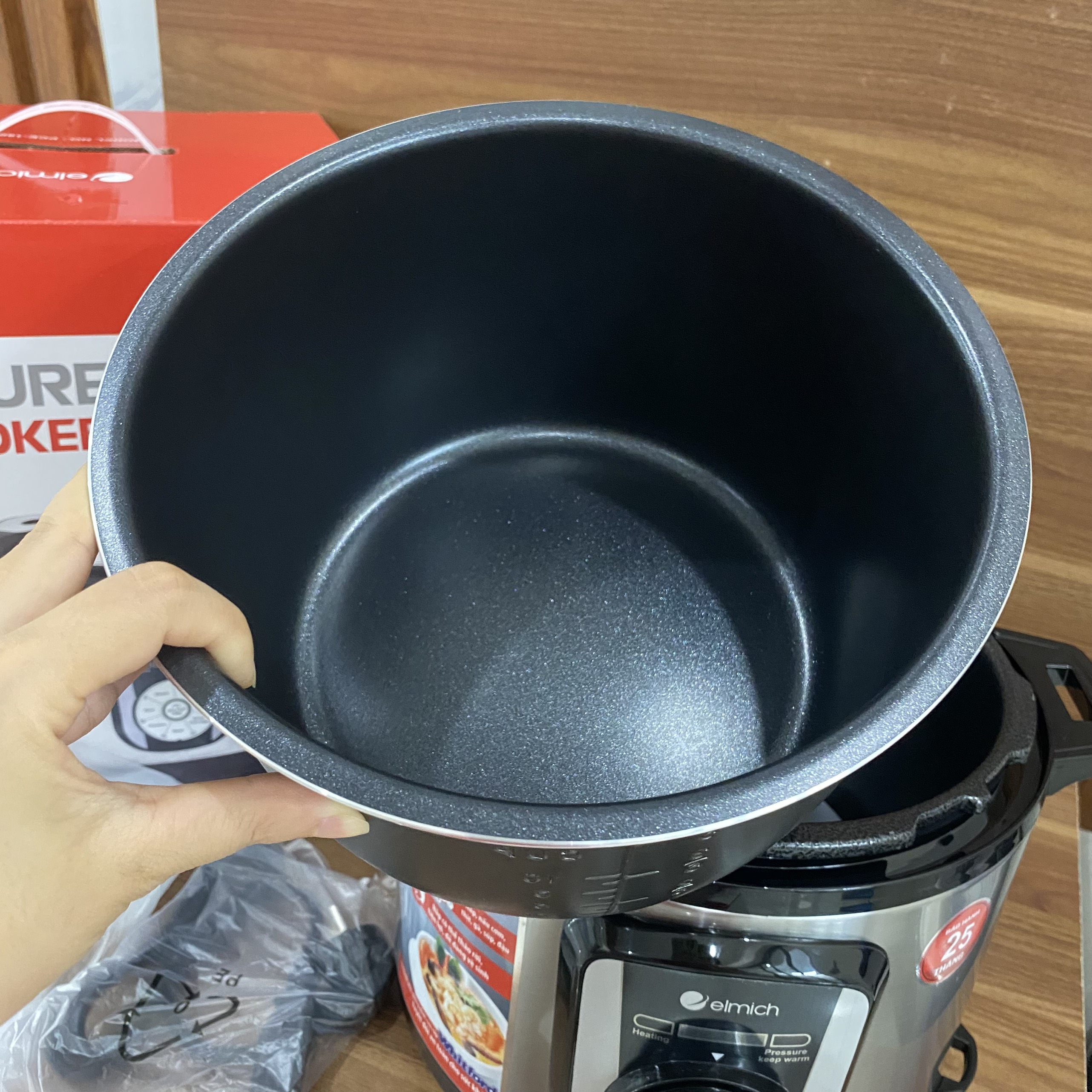 Nồi áp suất Elmich PCE-1802 (Dung tích 5L - Điện áp 220V - Công suất 900W - BH 24 tháng).