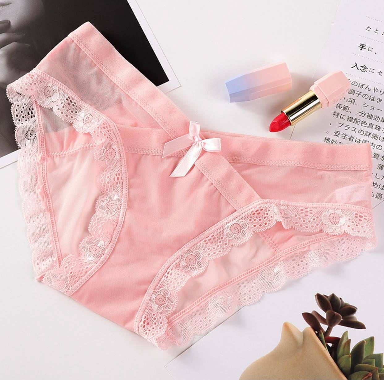 Quần Lót Ren Cạp Chéo Vic 5779