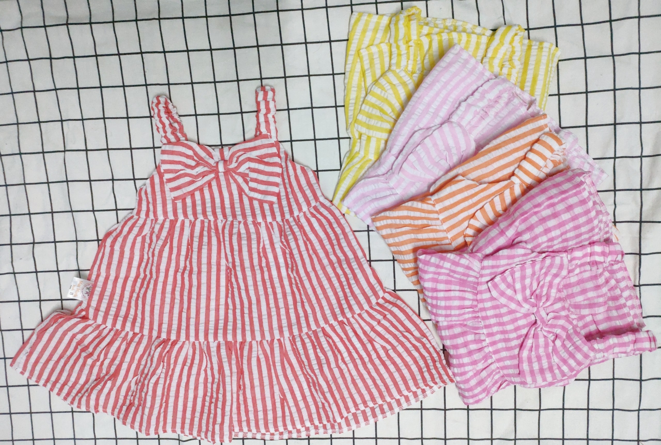 Đầm lụa  bé từ 8-16kg (giao màu ngẫu nhiên)