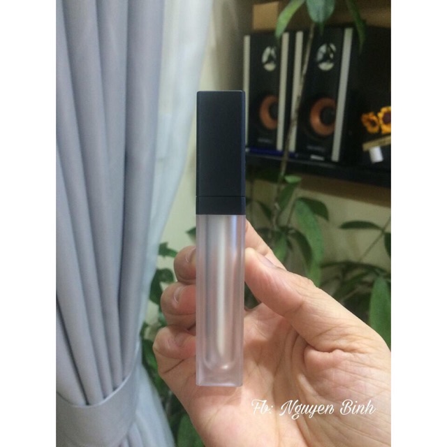 Thỏi đựng son kem vuông mờ