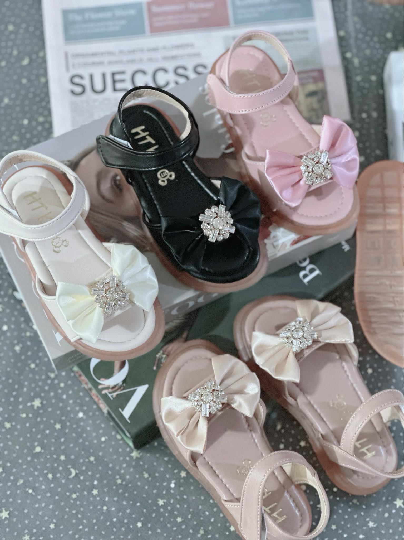 Dép sandal cho bé gái nơ đá tròn đẹp,đế đốc dẻo mềm cho bé gái