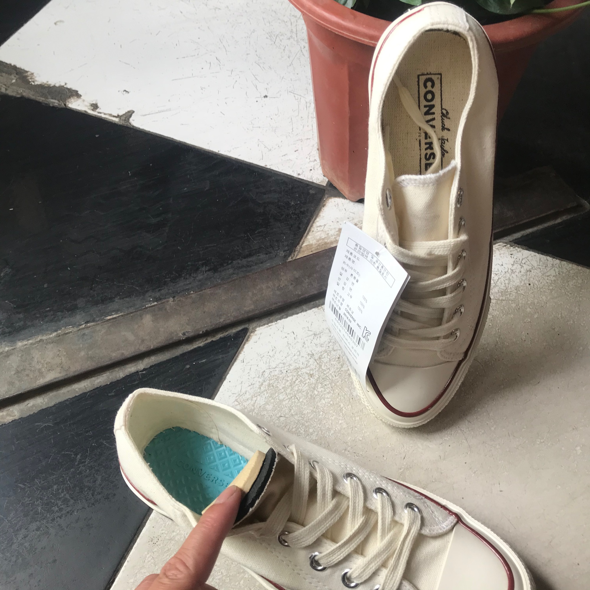 GIÀY CONVERSE 1970s TRẮNG THẤP CỔ (Mũi bóng, lót xanh)