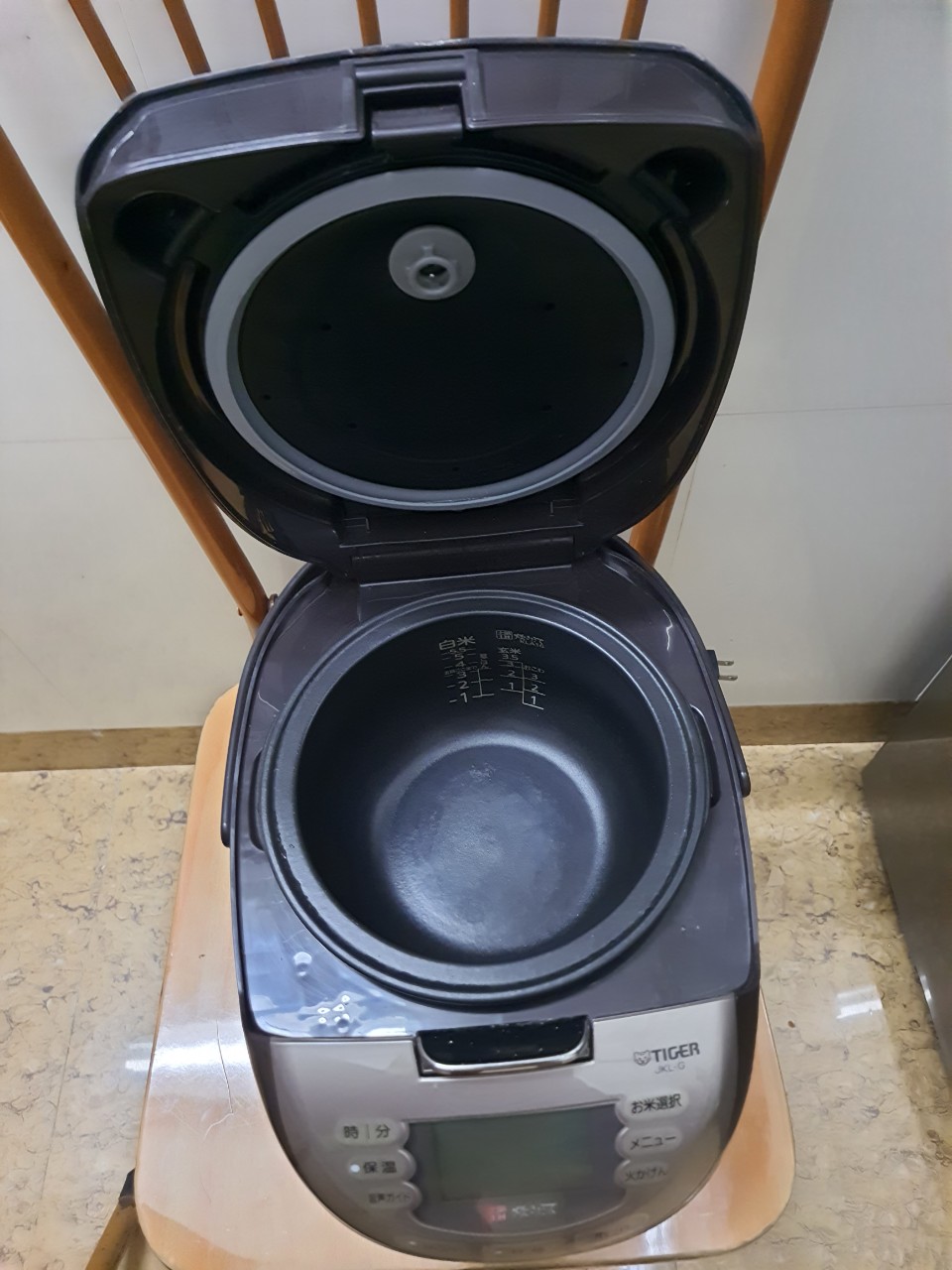 Nồi cơm điện cao tần IH Tiger gốm nấu cơm cháy