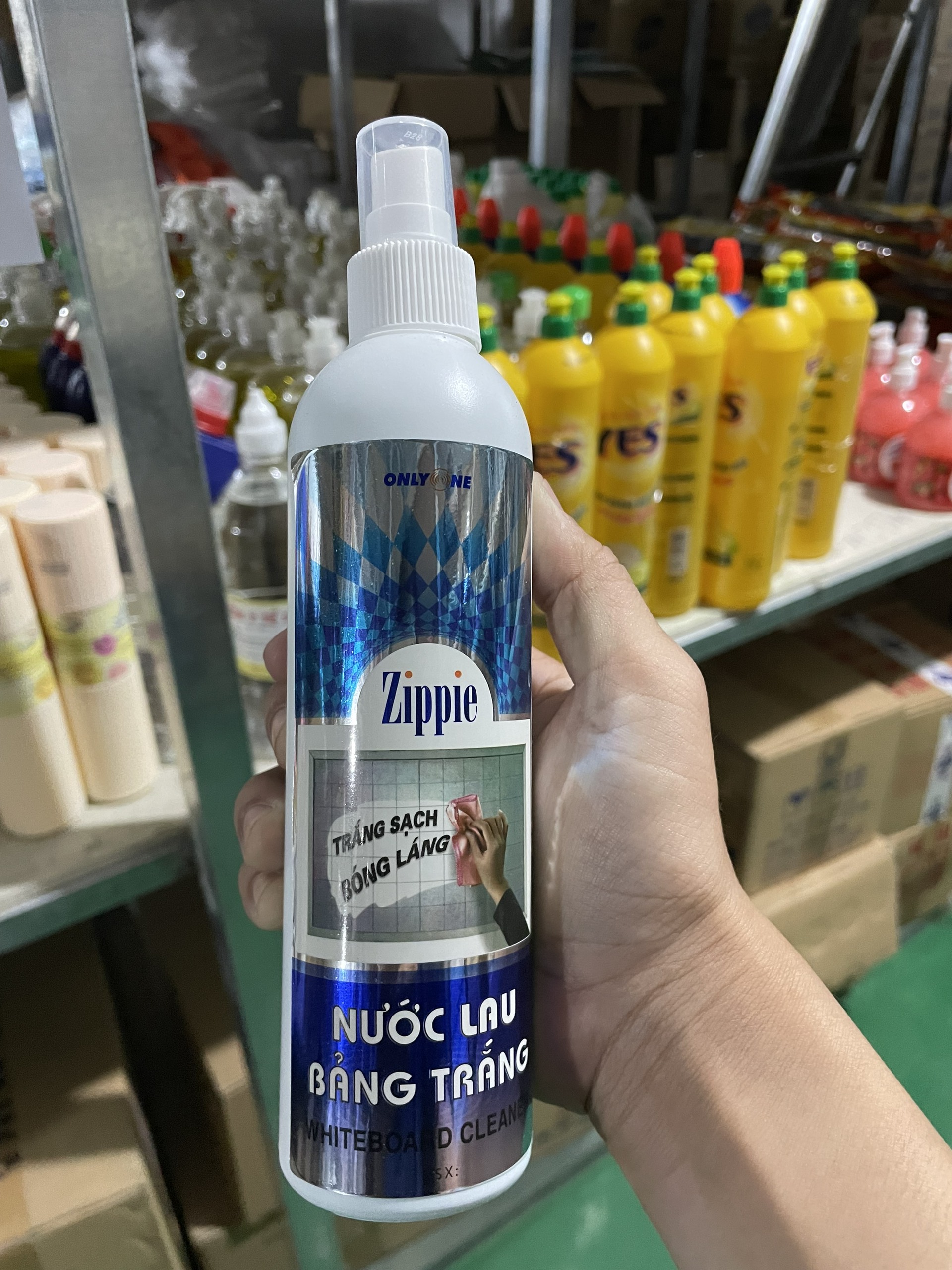 Nước xịt lau bảng trắng Zippie 250ml
