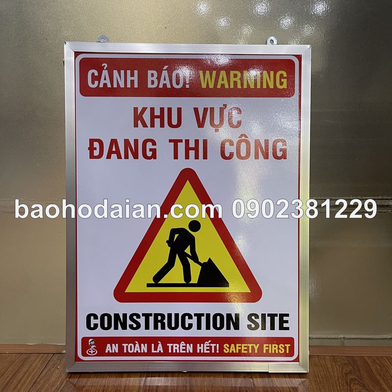 Biển báo công trình khu vực đang thi công khung sắt mặt tôn 30 x 40cm