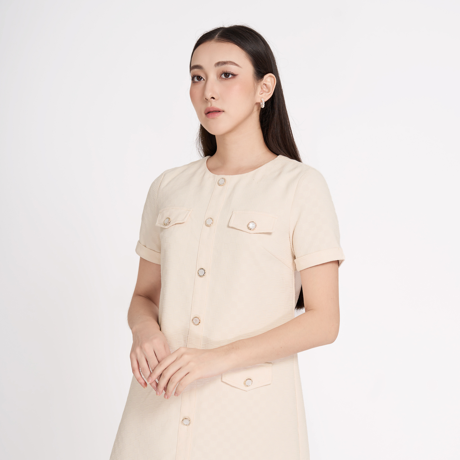 Đầm mini suông xốp dệt nút kiểu Maybi