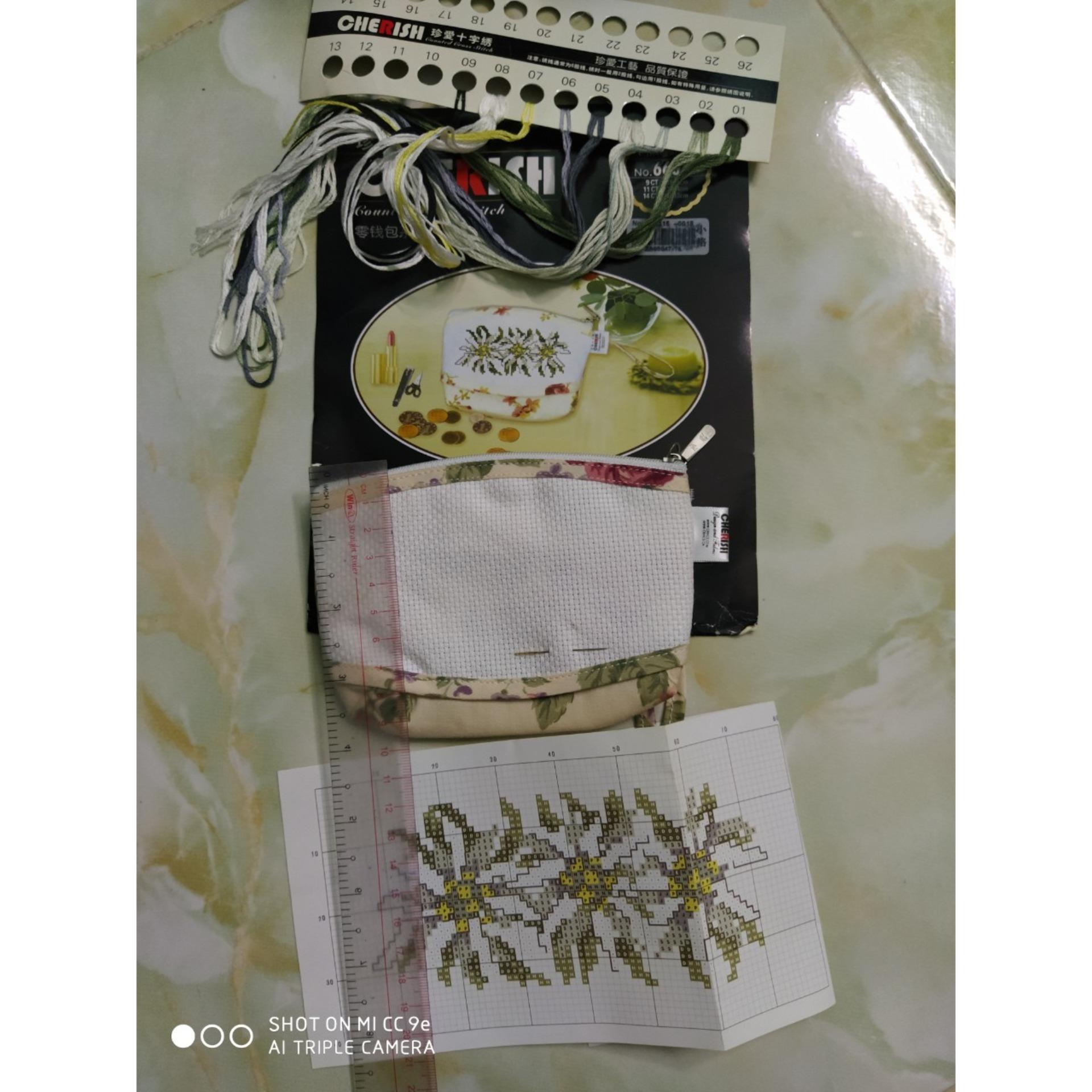 Sale DỤNG CỤ TỰ LÀM VÍ ĐỰNG TIỀN MINI KÍCH THƯỚC 14X9CM TỰ ĐẾM Ô THÊU TRÊN NỀN VẢI TRẮNG KHÔNG IN HÌNH SẴN THEO HÌNH CÓ SẴN