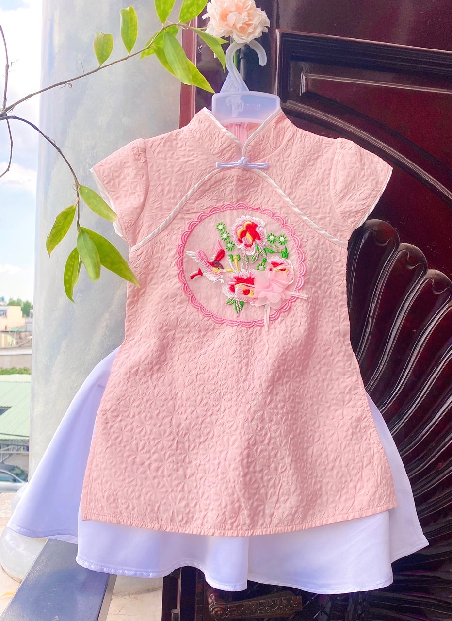 [Hoàn Tiền 6%] Lyvyshop - Áo dài Tết vải gấm vân hoa cách tân cho bé gái từ 09-22kg ( Giá gồm 01 set Áo dài + váy )