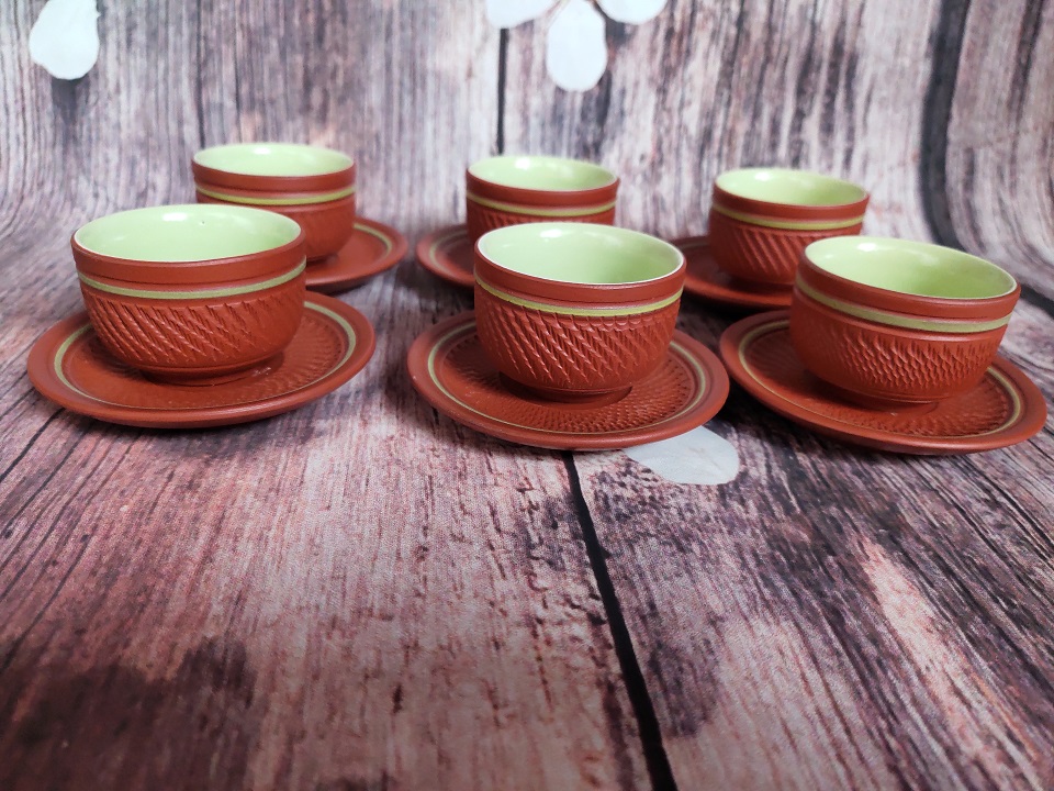 Bộ 6 chén gốm tử sa kẻ chỉ vàng cao 3 cm, có đĩa lót