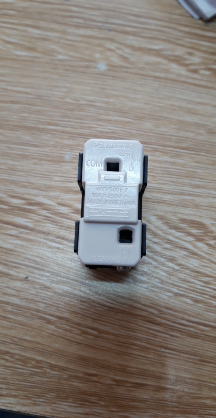 Hạt công tắc 1 chiều 16A series Wide Panasonic
