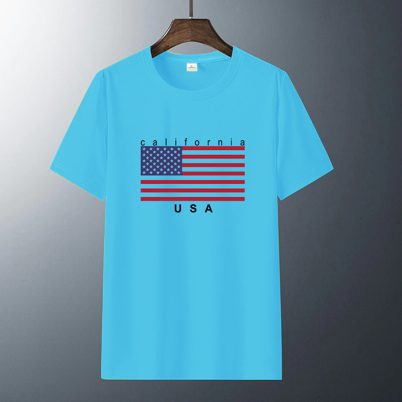 Áo thun nam in hình cờ Mỹ là một thiết kế cổ điển không thể thiếu trong tủ quần áo của bất kỳ chàng trai nào. Với ngày càng tăng về ý nghĩa và giá trị của lá cờ Mỹ, chiếc áo này sẽ giúp bạn thể hiện tình yêu đối với quốc gia và sự tự hào là một công dân Mỹ.