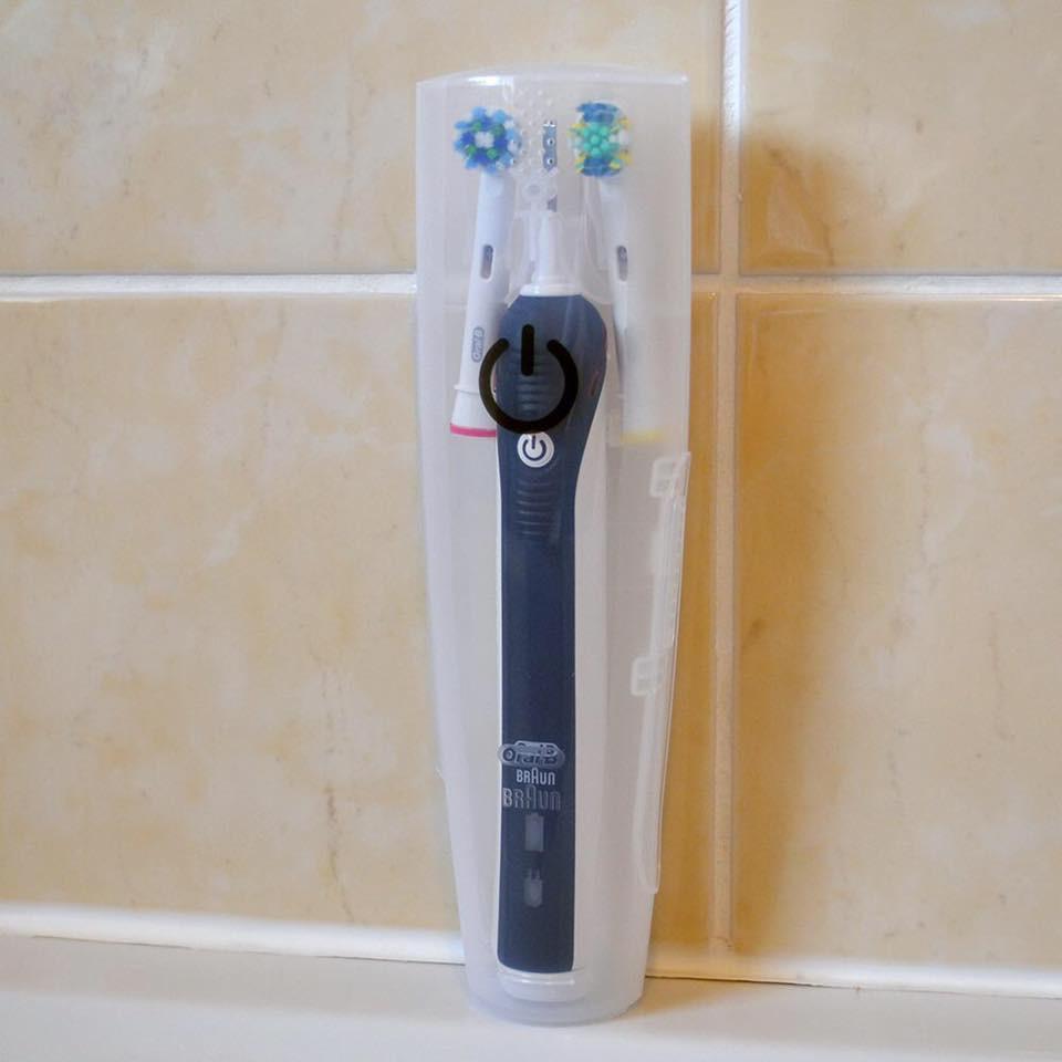 Bàn chải đánh răng điện Oral B Pro 750