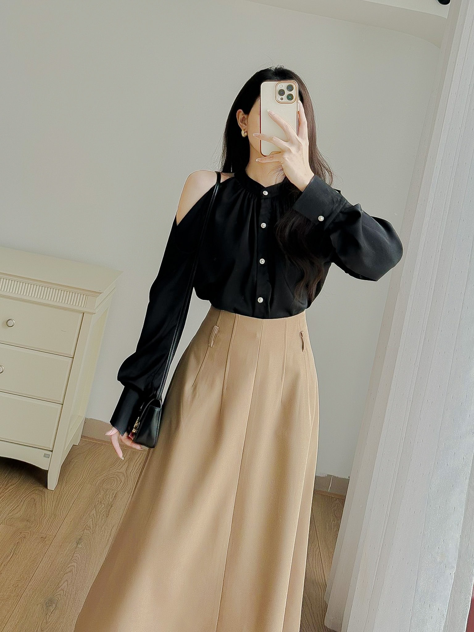 Myan design women's Mandarin collar off-shoulder hollow out silk long sleeve 1 button black and white women blouse avn052301
