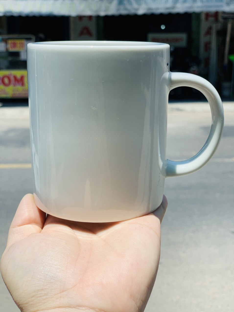 Cốc sứ có quai dáng trụ nhiều màu