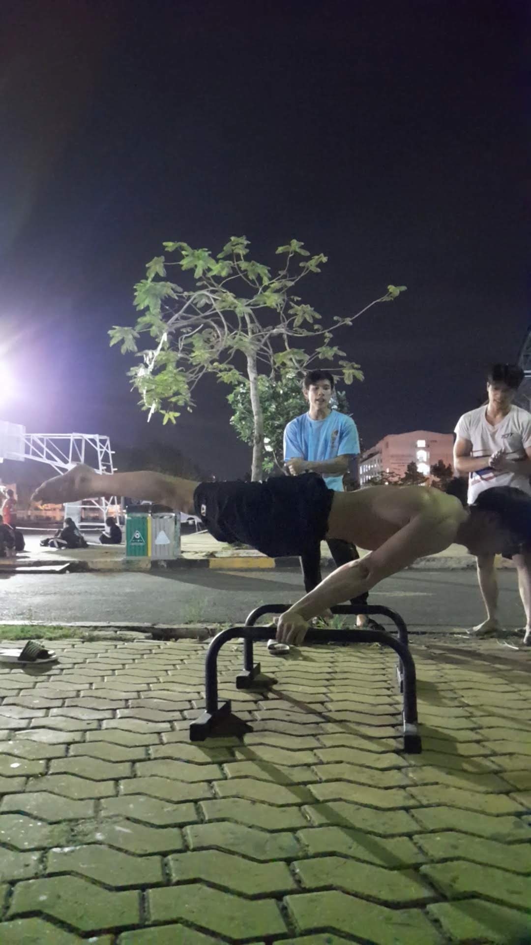 Paralletes sắt Dụng Cụ Hít Đất M1 ( Gym,Street Workout, )