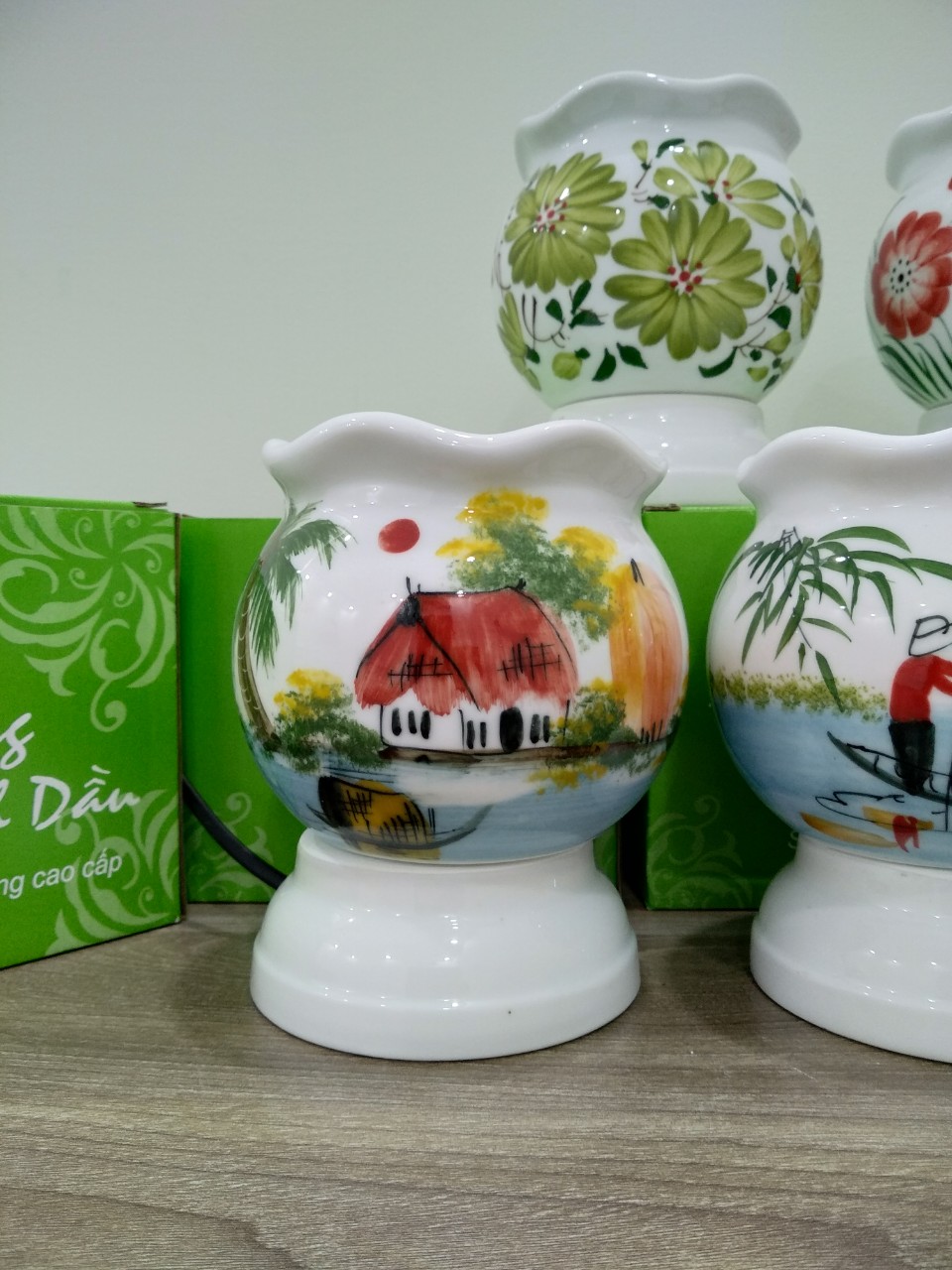 Đèn Xông Tinh Dầu Sứ Thấu Quang (Mẫu Ngẫu Nhiên)
