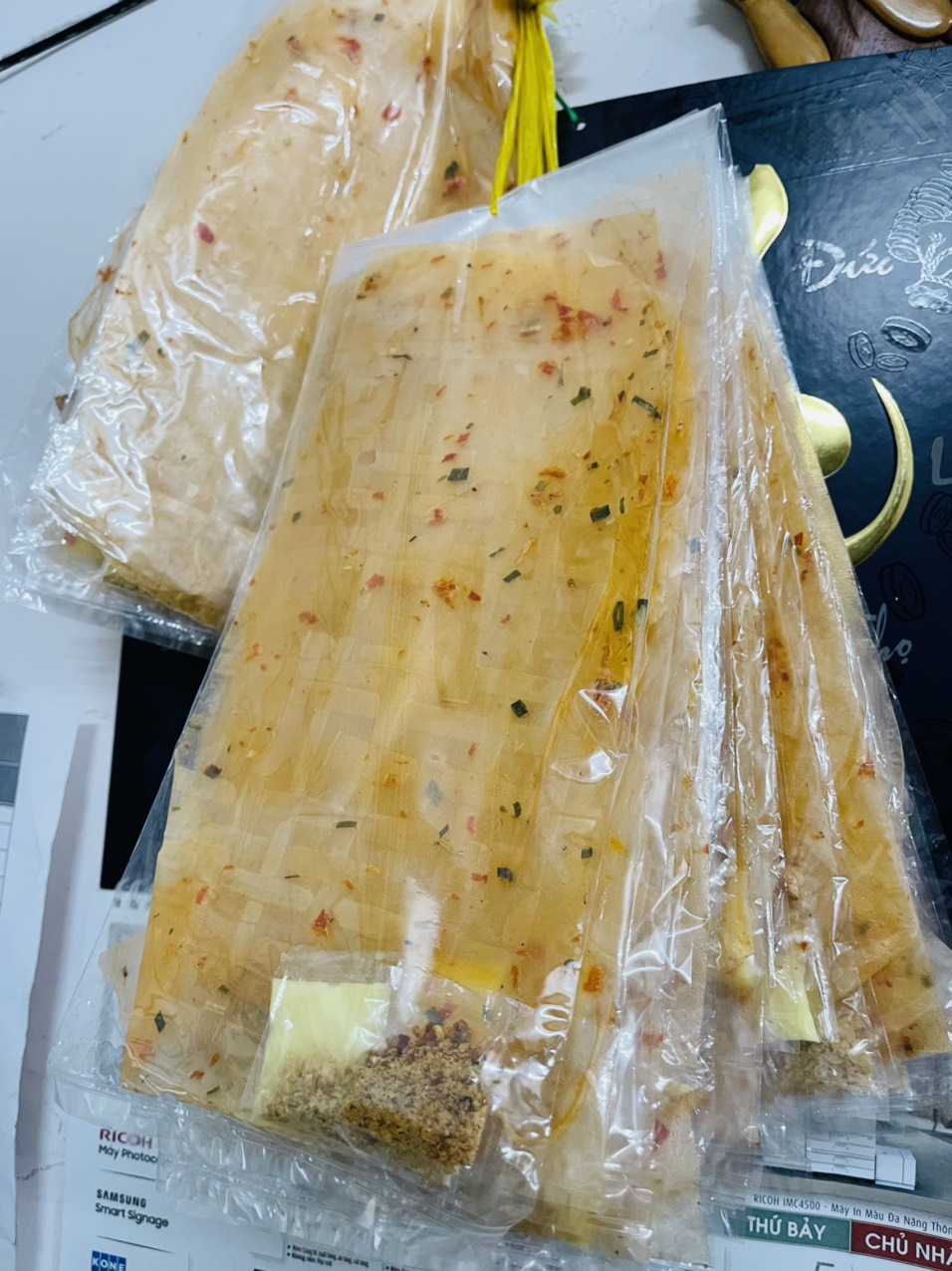 1 xâu bánh tráng cuốn bơ 10 bịch