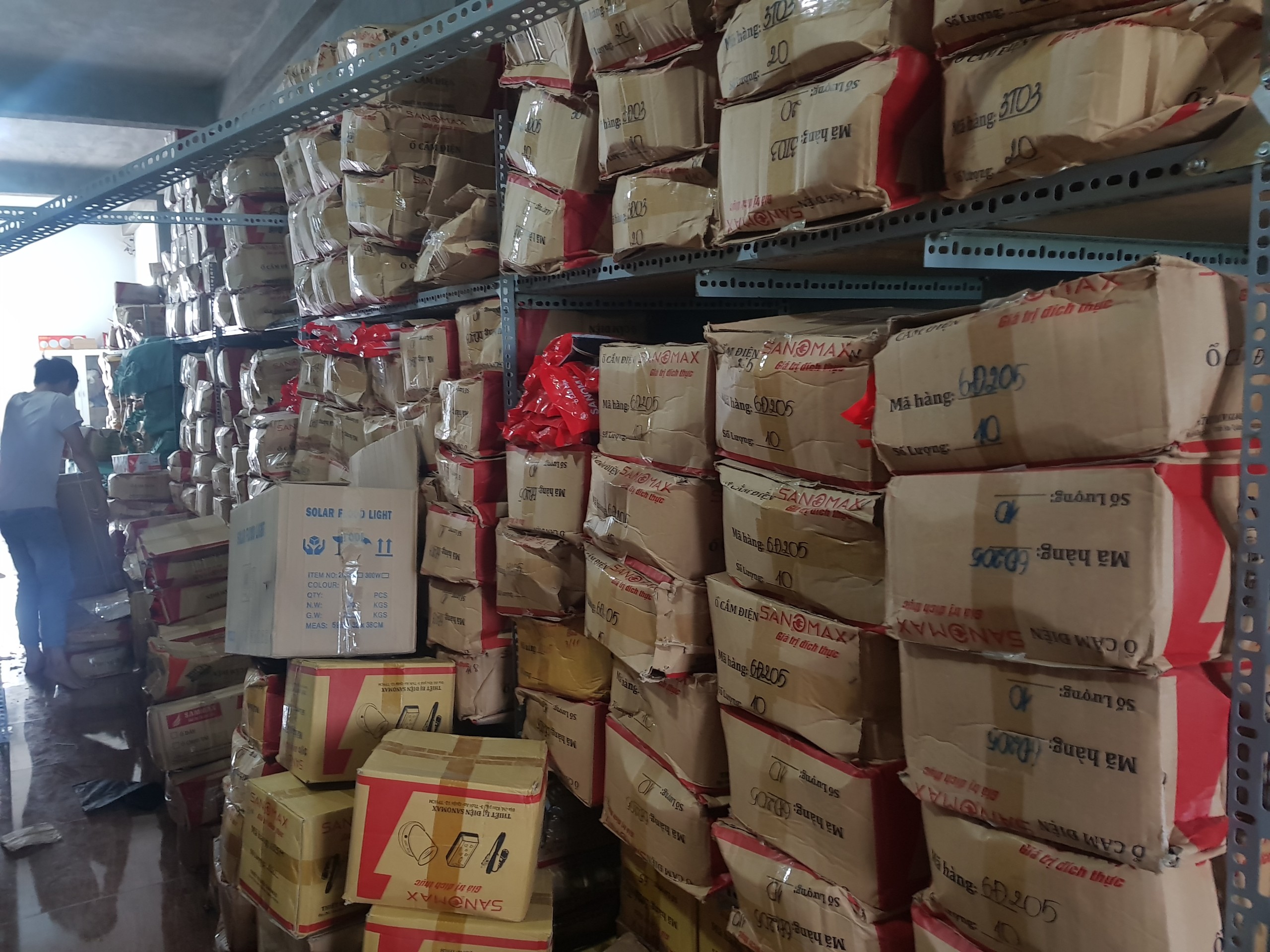 Công tắc điện nhựa cao cấp (gắn vào tấp lô - bảng điện)