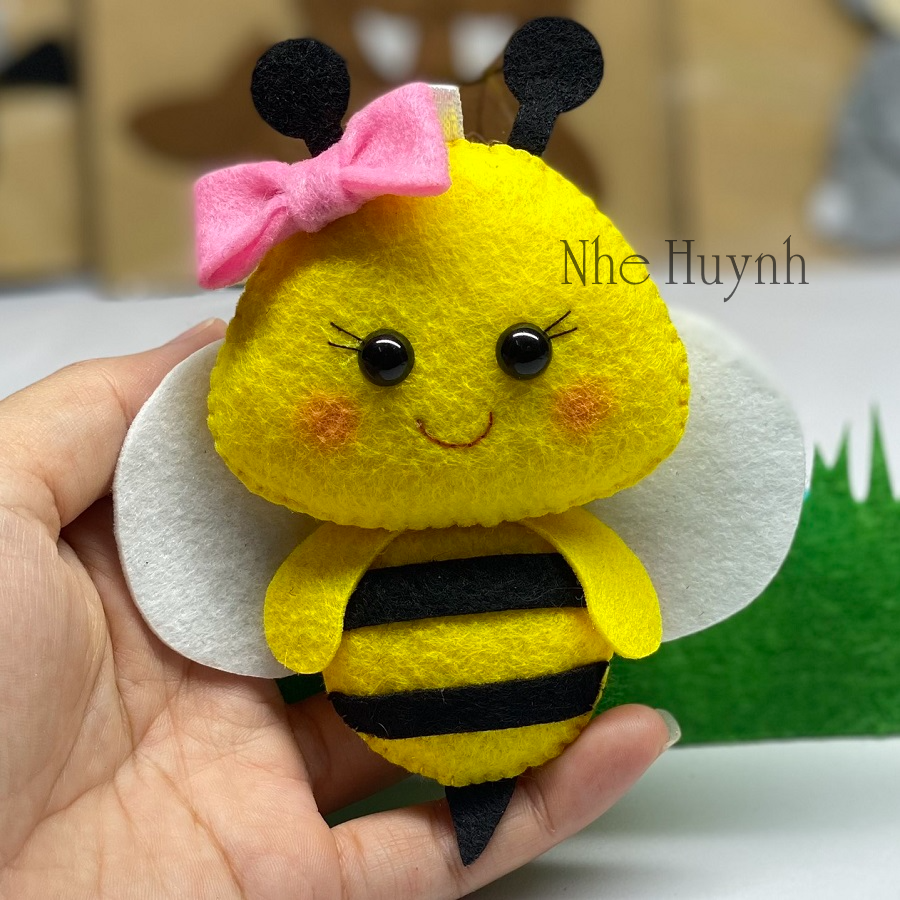 Set DIY Móc Khóa Vải Nỉ Con Ong (A029)