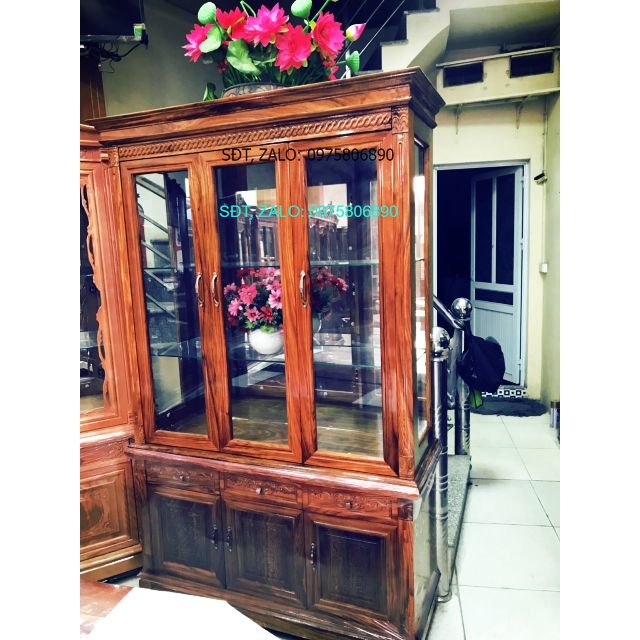 Tử Trưng Bày Phòng Khách Sang Trọng