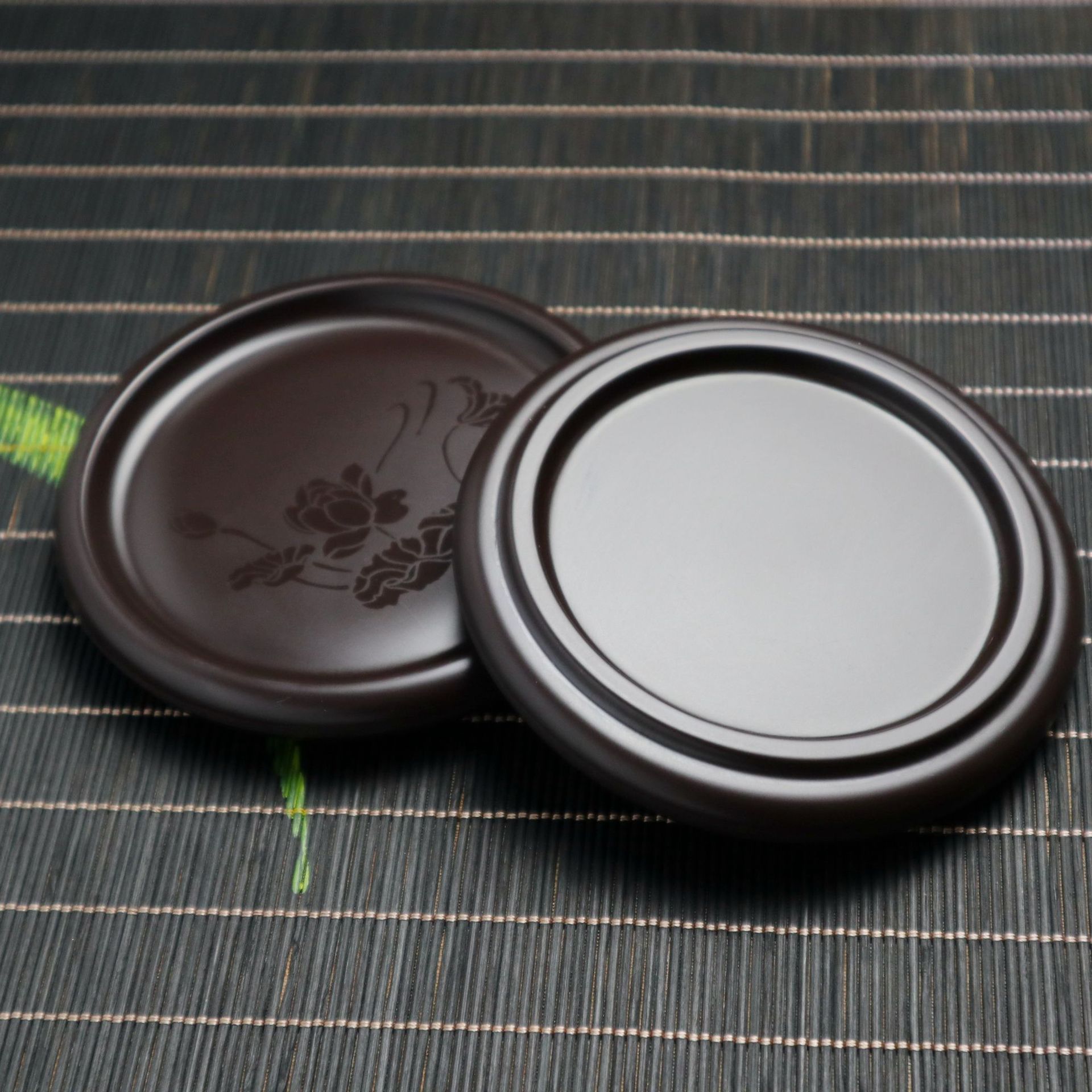 Thuyền Trà Dưỡng Ấm Tử Sa, Đế kê lót ấm chén Bakelite