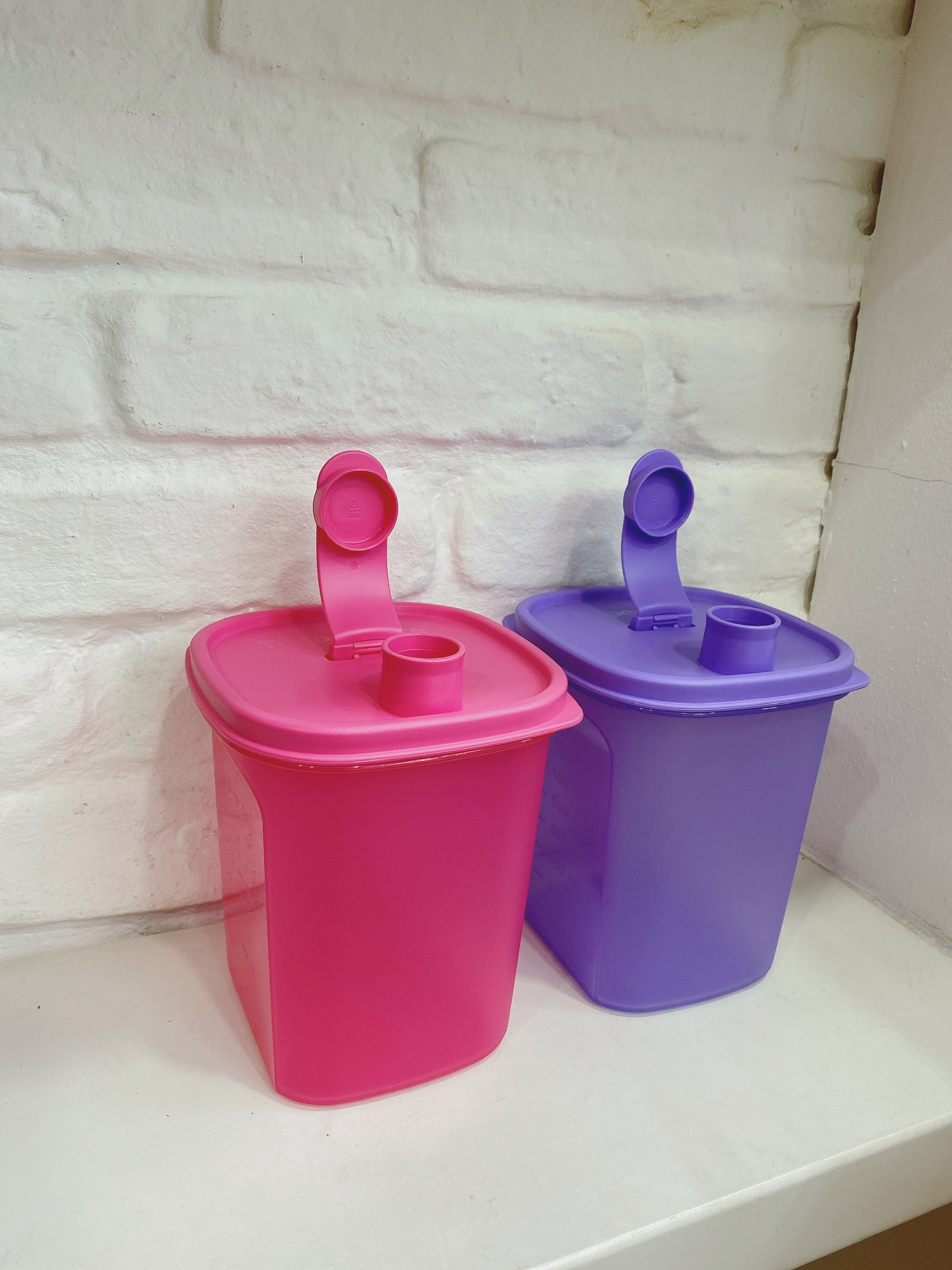 Bình nước Tupperware Slim Line Pitcher 1L