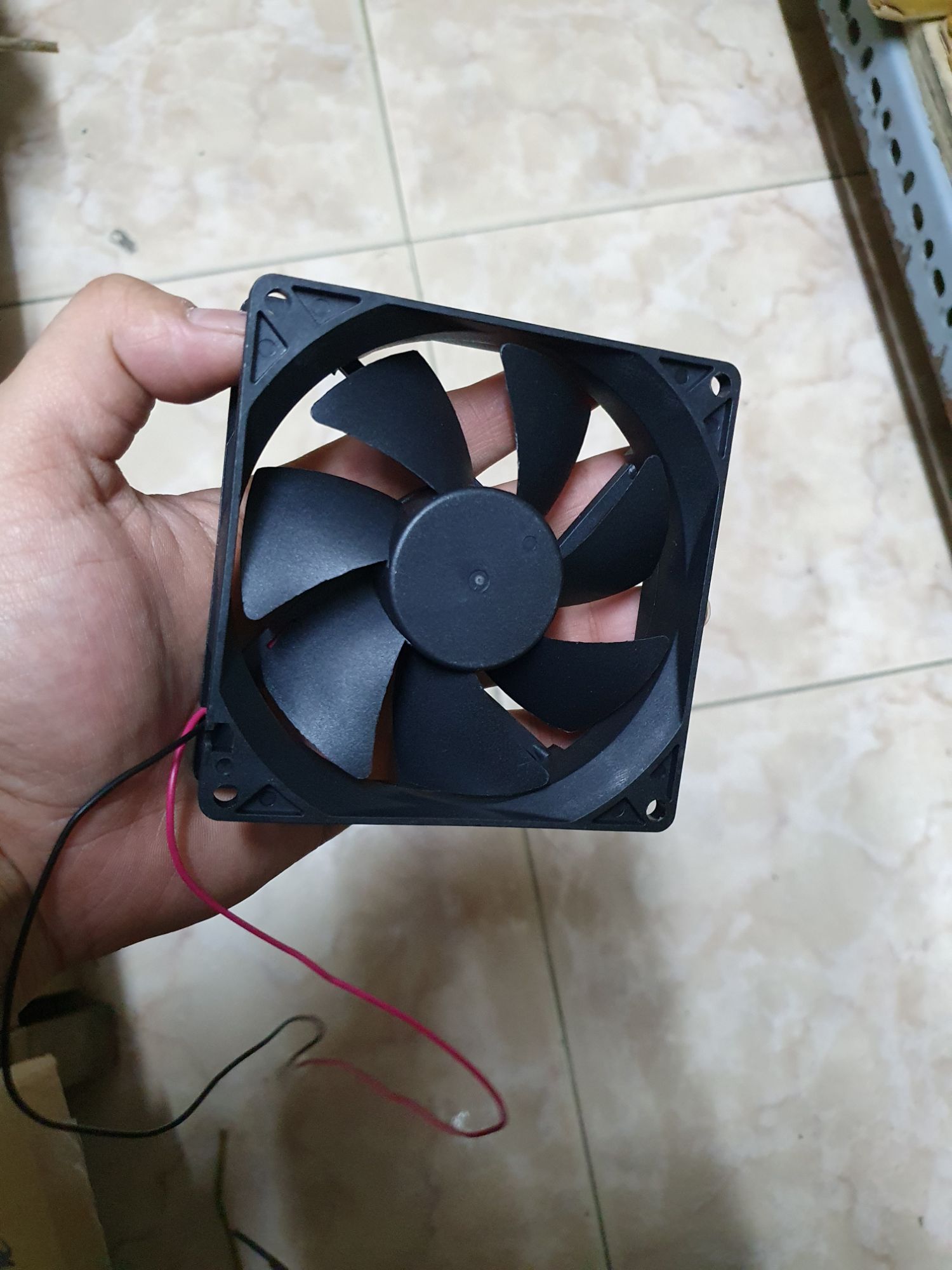 quạt tản nhiệt 9×9 chạy 12 vôn