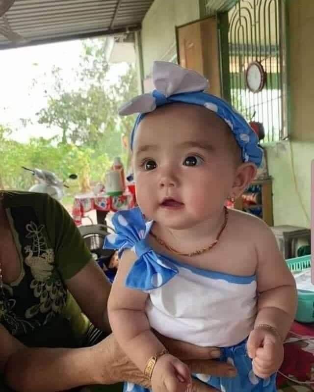 Đồ bộ bé gái lệch vai họa tiết chấm bi