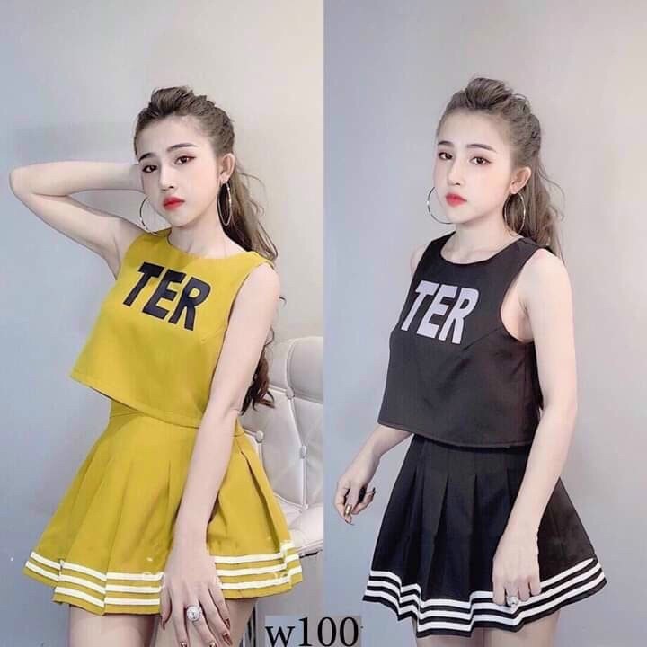 Set áo croptop in chứ và chân váy kẻ viền trẻ trung