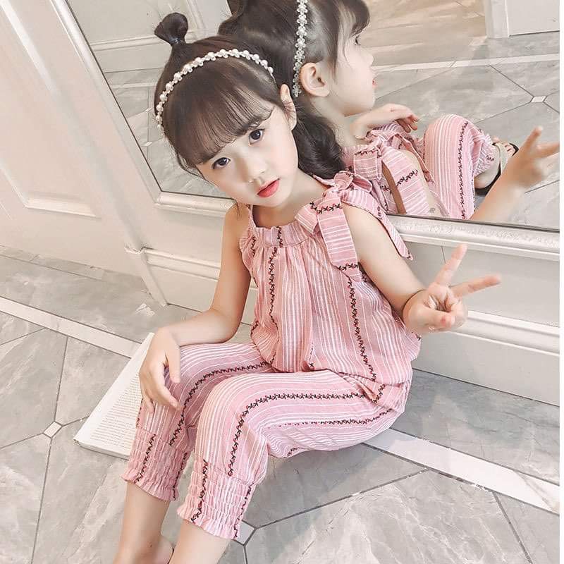 Bộ đồ hở vai thắt nơ dễ thương cho bé gái