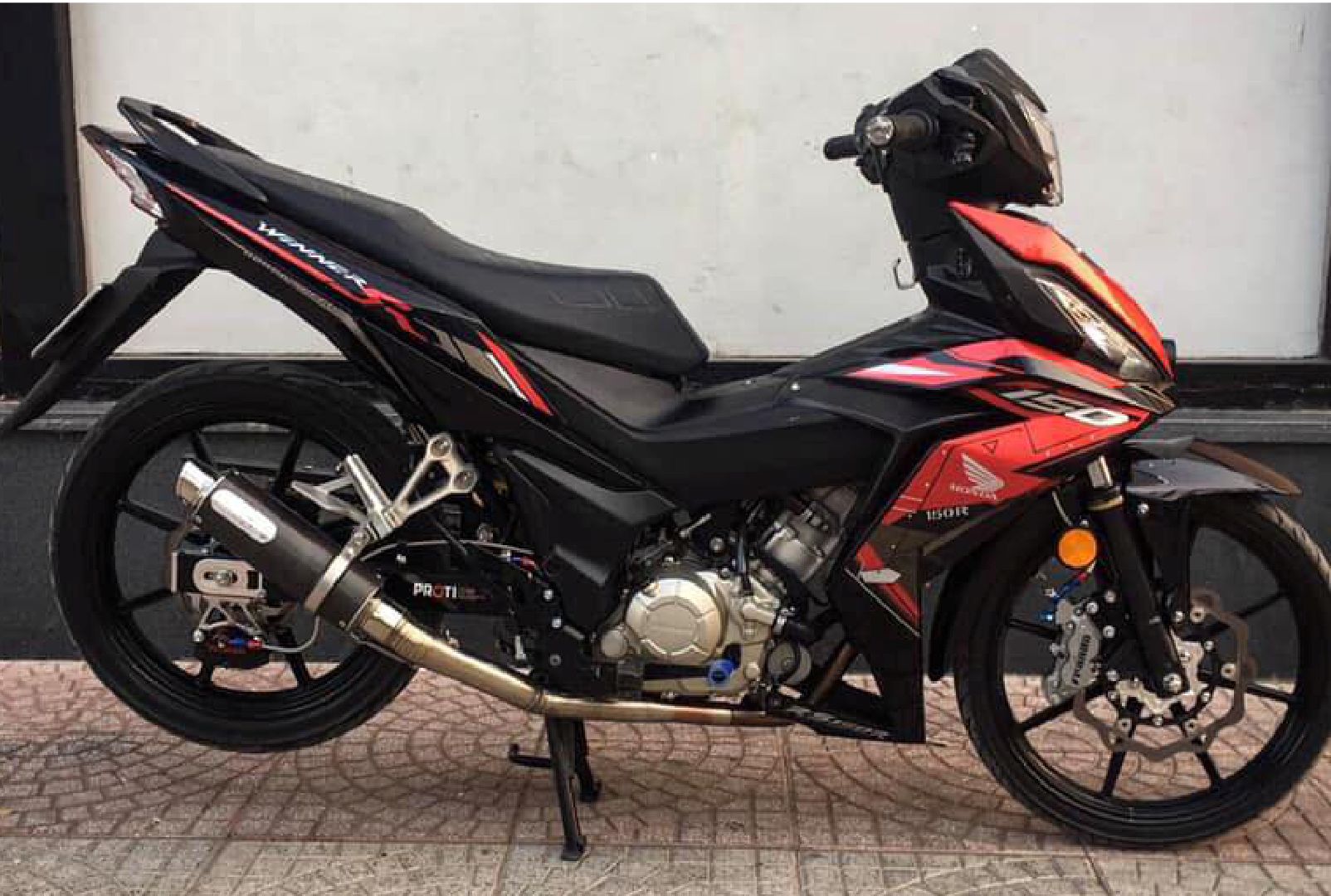 Tem rời winner cam đen