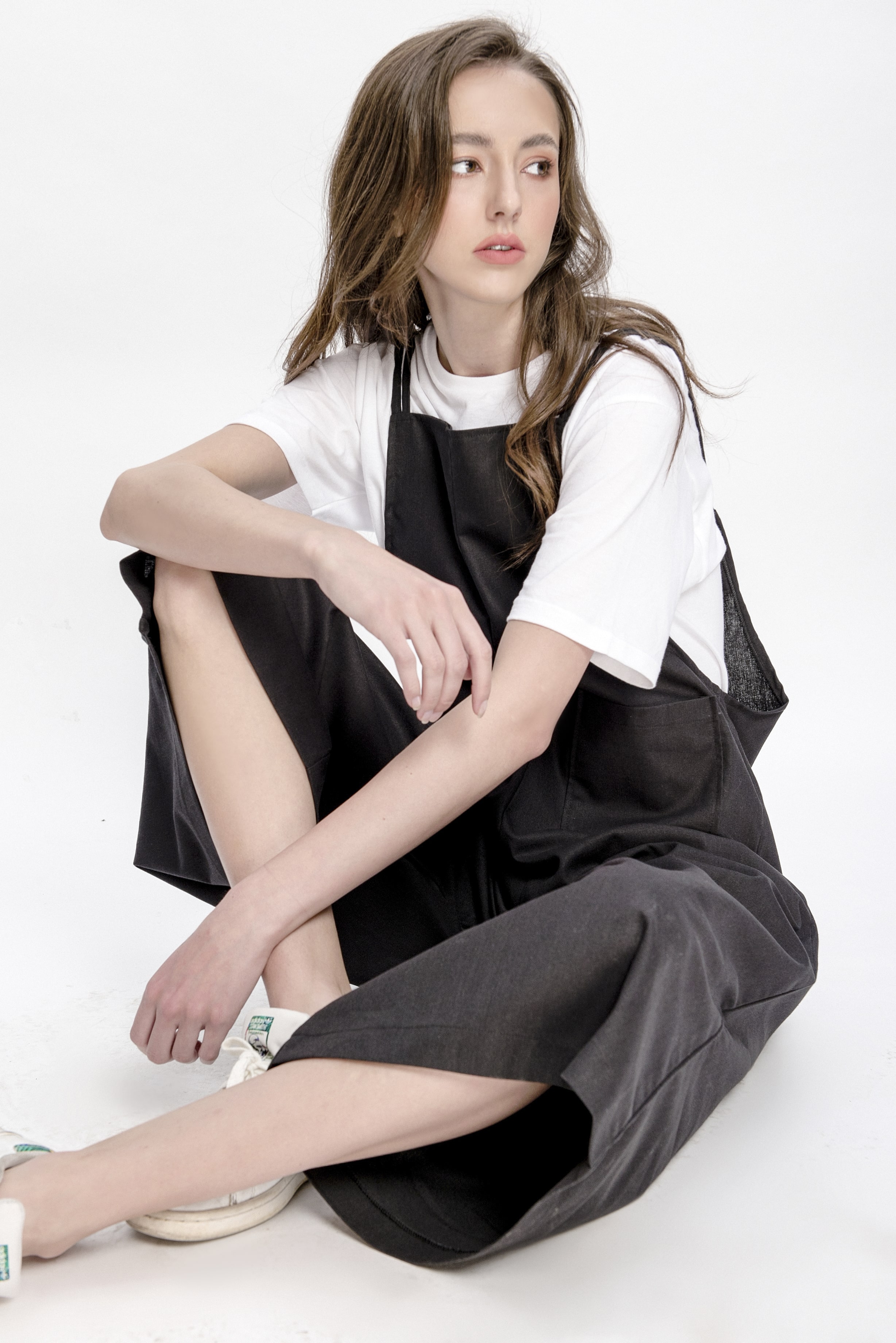 Yếm Linen Có Túi - Đen - YV LE & CO